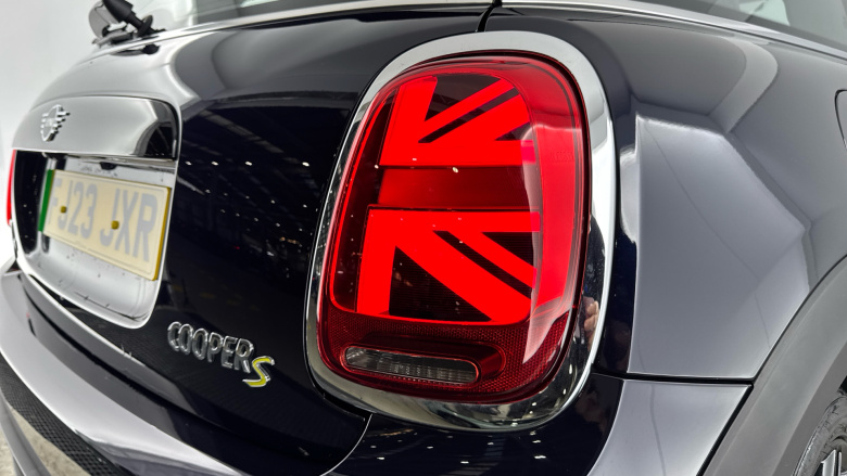 MINI Hatchback 135kW Cooper S Level 3 33kWh 3dr Auto Electric Hatchback